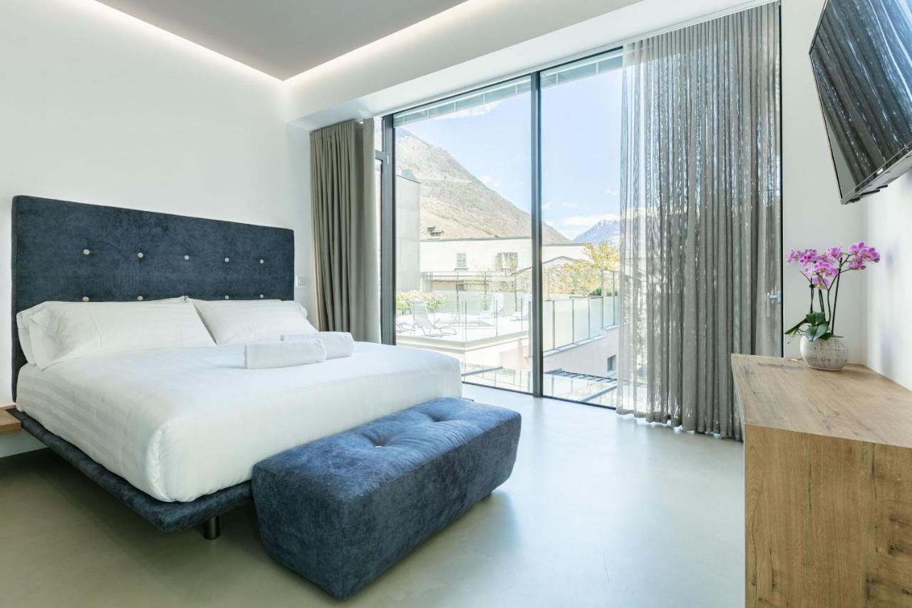 Domus Cavour Rooms&Suites Tirano Eksteriør bilde