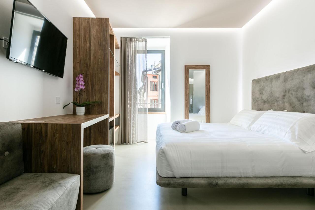 Domus Cavour Rooms&Suites Tirano Eksteriør bilde